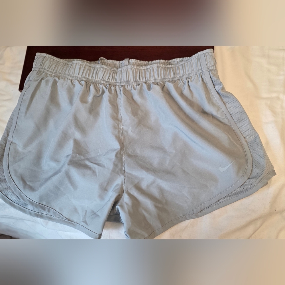 NWT Nike Light Gray Women's Dri-fit Athletic Elastic-Waist Shorts M
